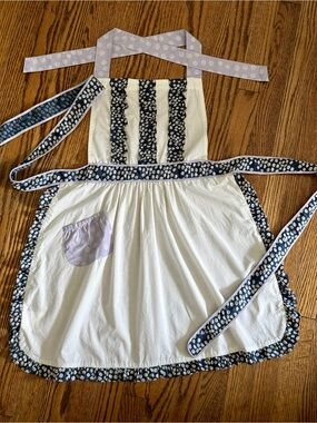Anthropologie Home by Porridge Apron. NWT. Lavender/Purple/Cream. One Size.